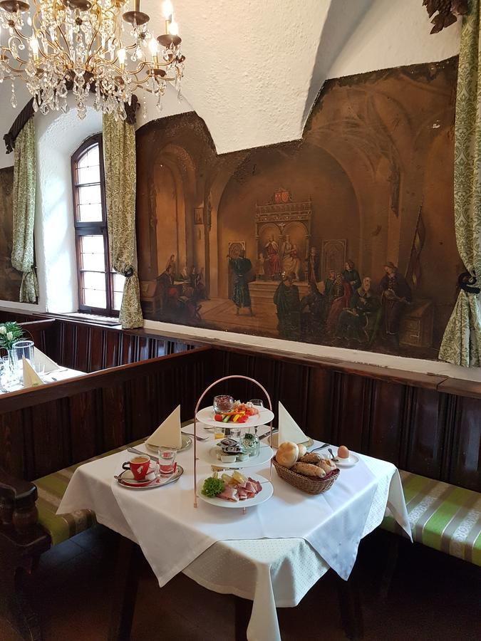 Schlosstaverne Braunau am Inn Luaran gambar